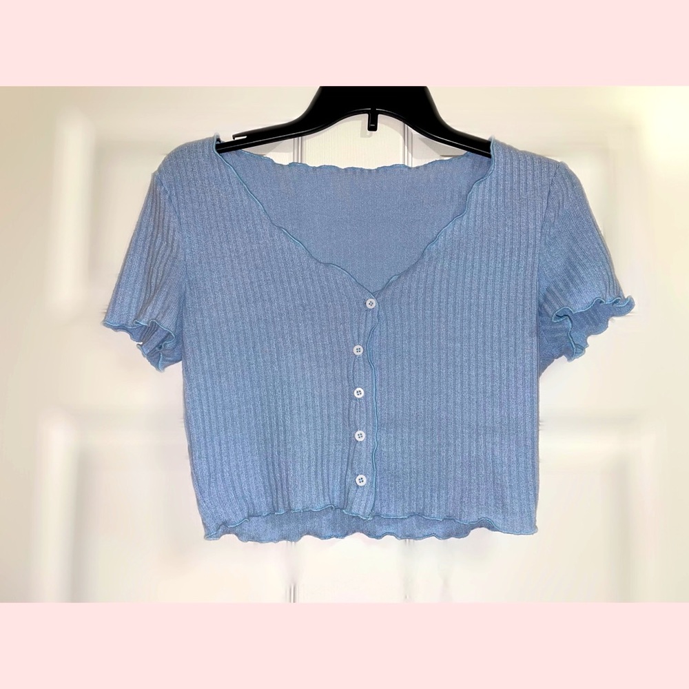 Baby blue cropped top✨ M